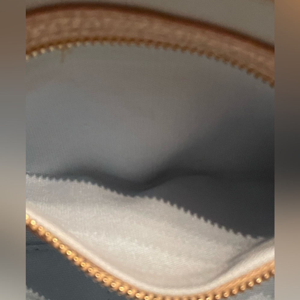 This gorgeous bag is a true work of art! - Picture 7 of 8